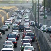 El viaducto Miguel Alemán en el entronque con Insurgentes, en una de las horas pico