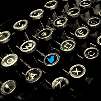 Twitter-y-periodistas_maquina-teclas