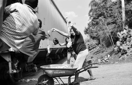 las_patronas_mexico_veracruz_central_american_migrants_trains_1_joseph_sorrentino-539x349